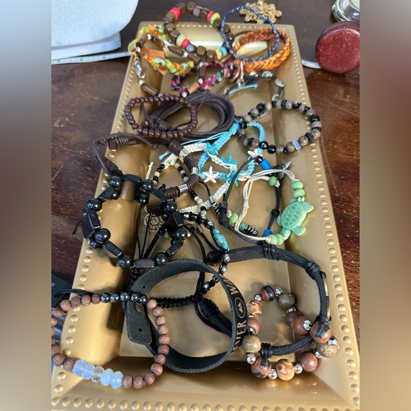 Large collection of boho casual vibe bracelets - Picture 1 of 5